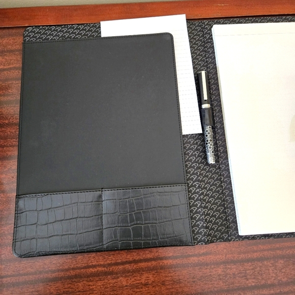Luxury Executive Grey Croc Noir Note Pad & Alder Ballpoint Pen, 11.5" x 8.5" - Picture 9 of 16